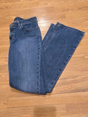 Women's Carhartt Traditional Fit Jeans 10 X 36 EUC